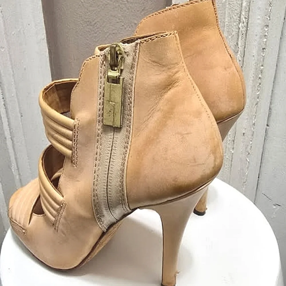 L.A.M.B Open Toe Tan Heels Leather Stilletos Sandals Women's Shoe Size 8M
